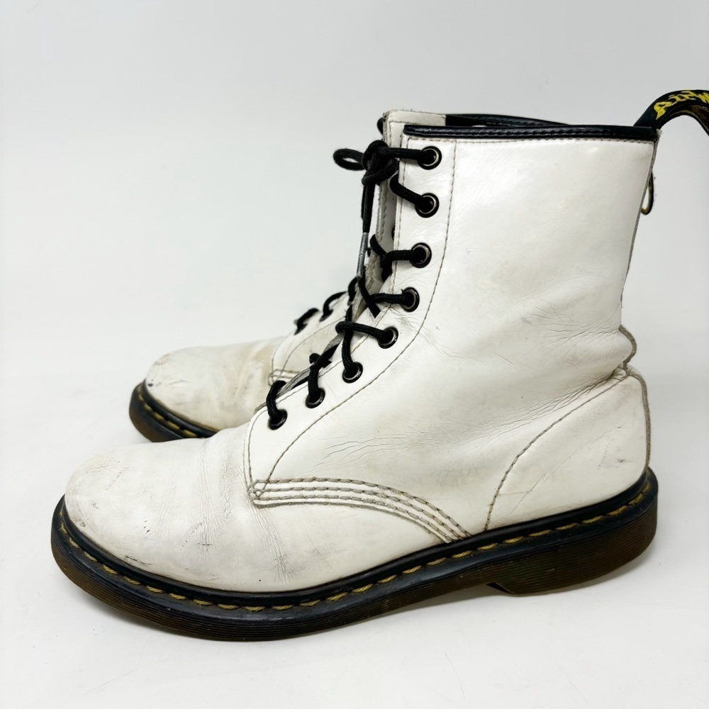 DOC MARTENS Women’s White 1460 Smooth Leather 8-Eye Boots Distressed Size W9 - Picture 8 of 13